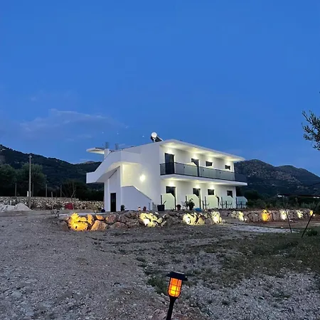 Ambelas Getaways * Himarë