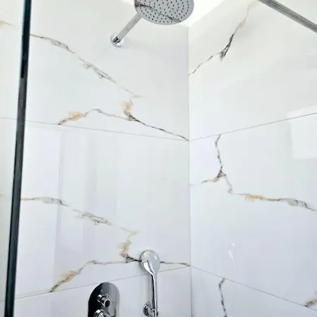 Ambelas Getaways הימארה